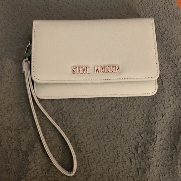 Steve Madden Wallet Wristlet - Picture 3 of 3